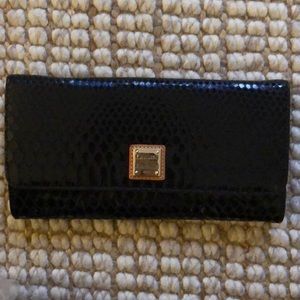 DOONEY & BOURKE Black crossbody clutch